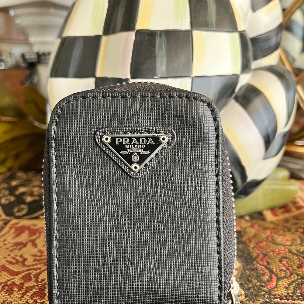 prada ear pods case